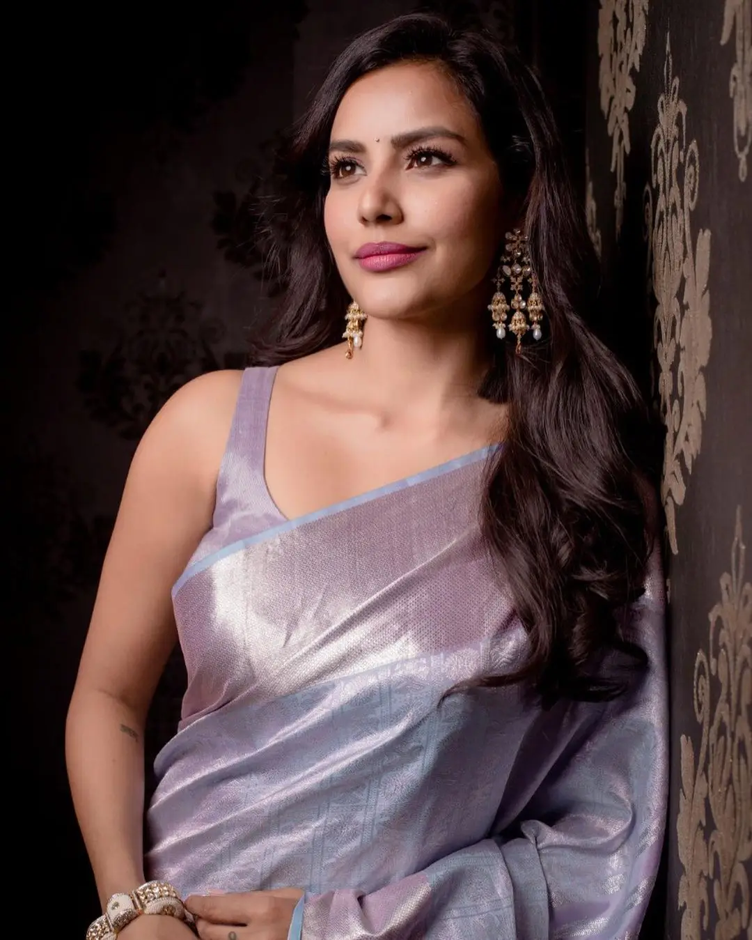 Priya Anand in Indian Tradition Violet Color Saree Sleeveless Blouse